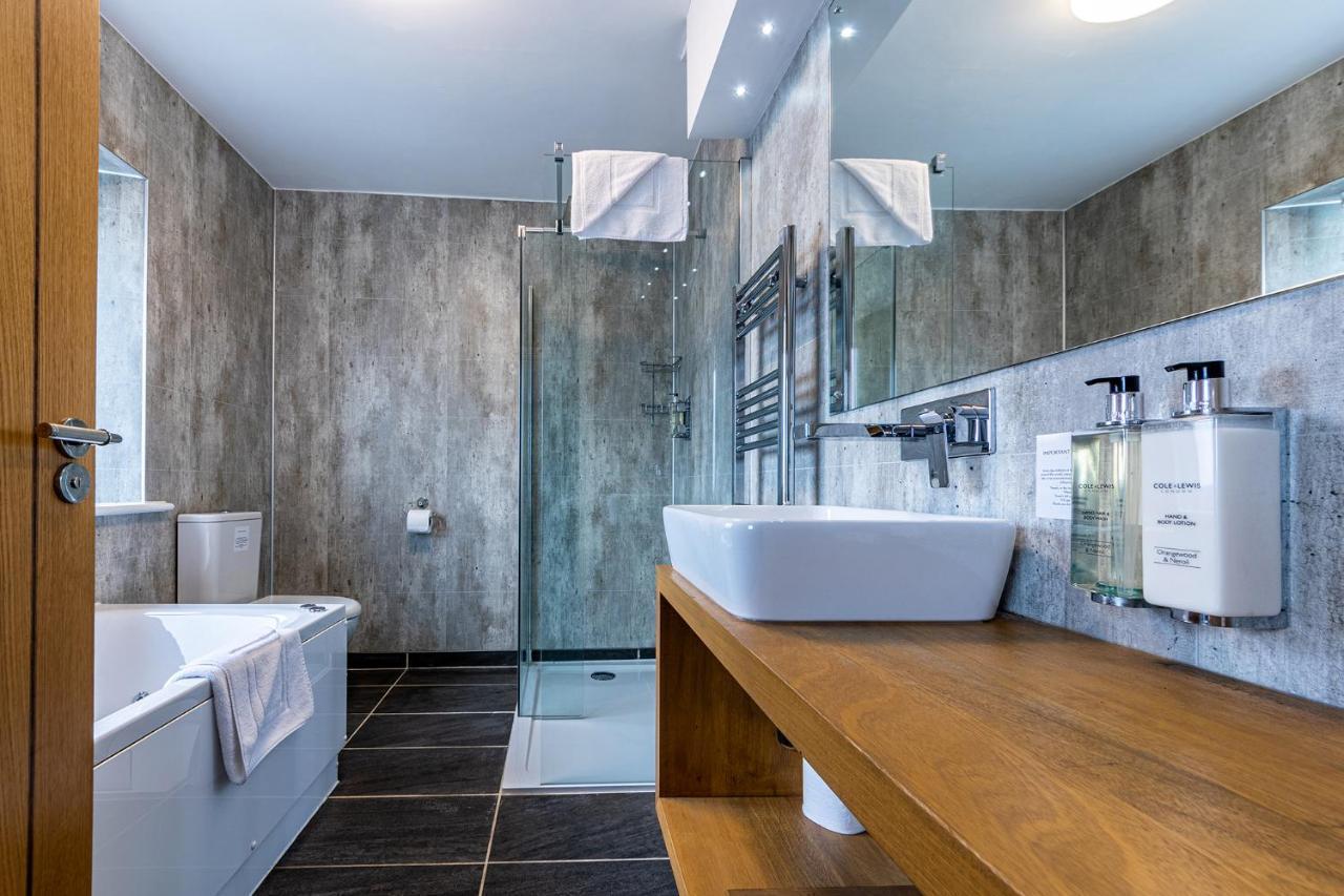 Hotel Crossways Wells Exterior foto Bathroom