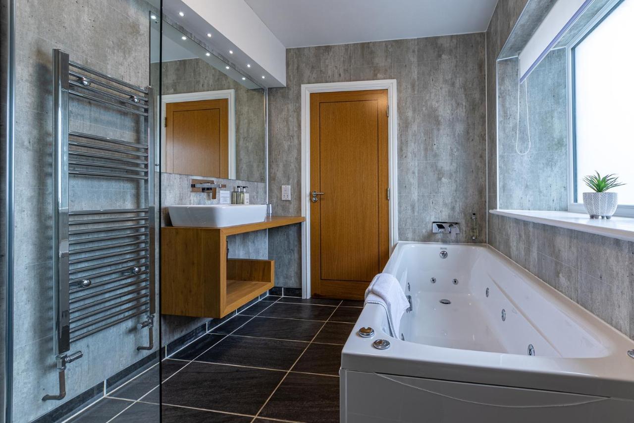 Hotel Crossways Wells Exterior foto Bathroom