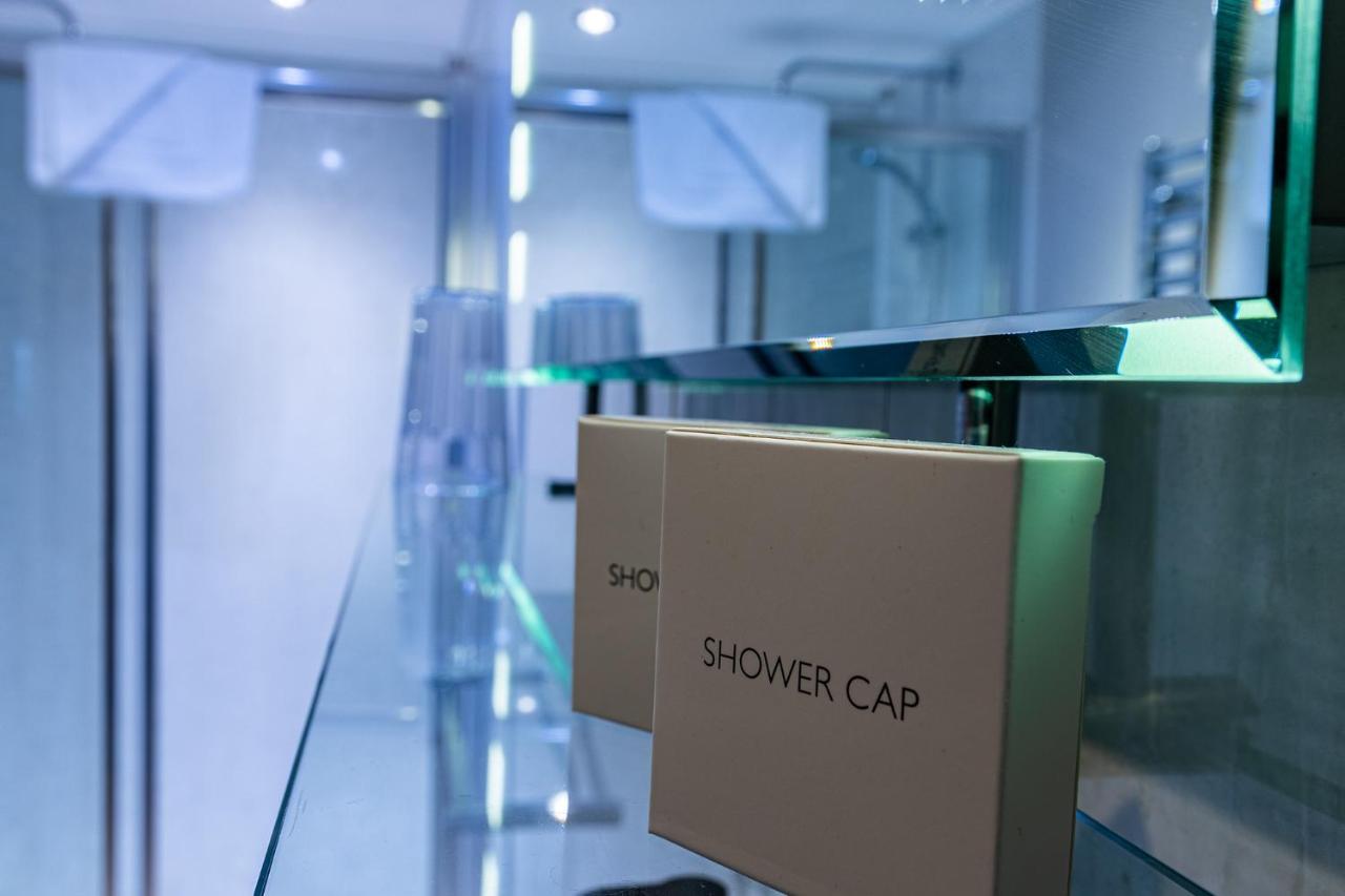 Hotel Crossways Wells Exterior foto Shower cap