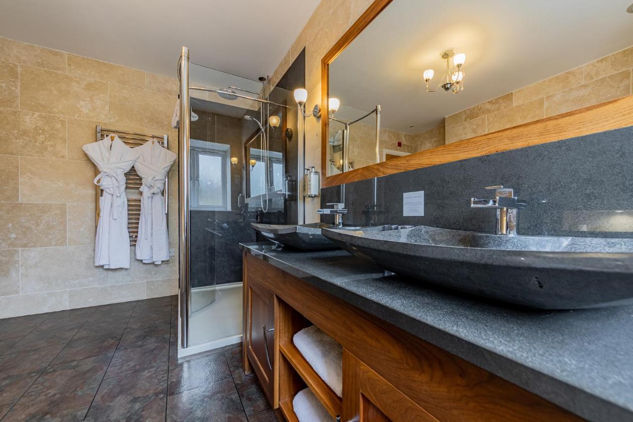 Hotel Crossways Wells Exterior foto Bathroom