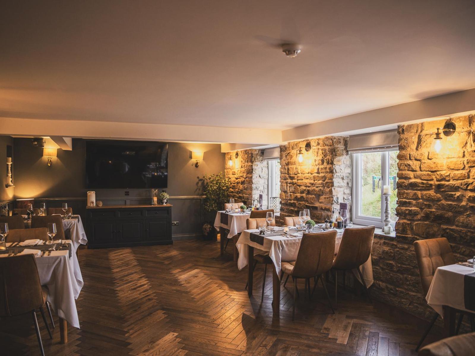 Hotel Crossways Wells Exterior foto The restaurant at The Old Stamp House