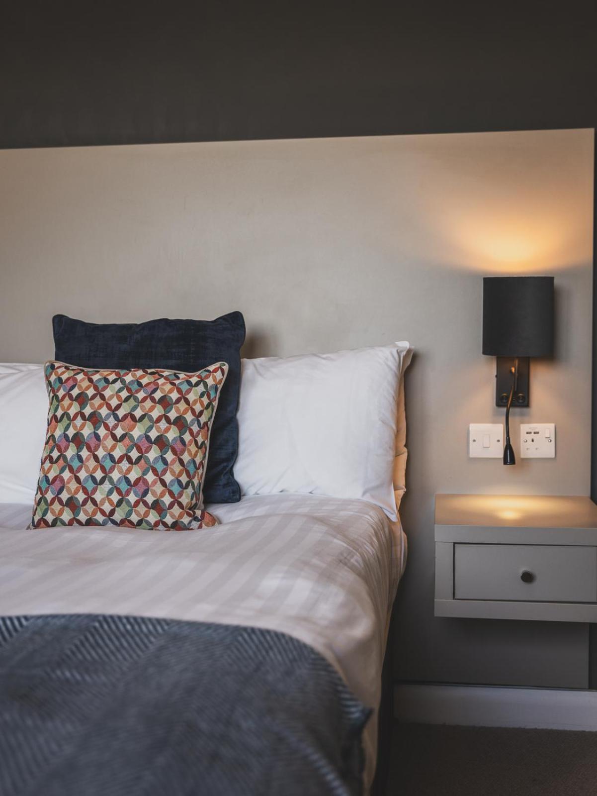 Hotel Crossways Wells Exterior foto A wall light