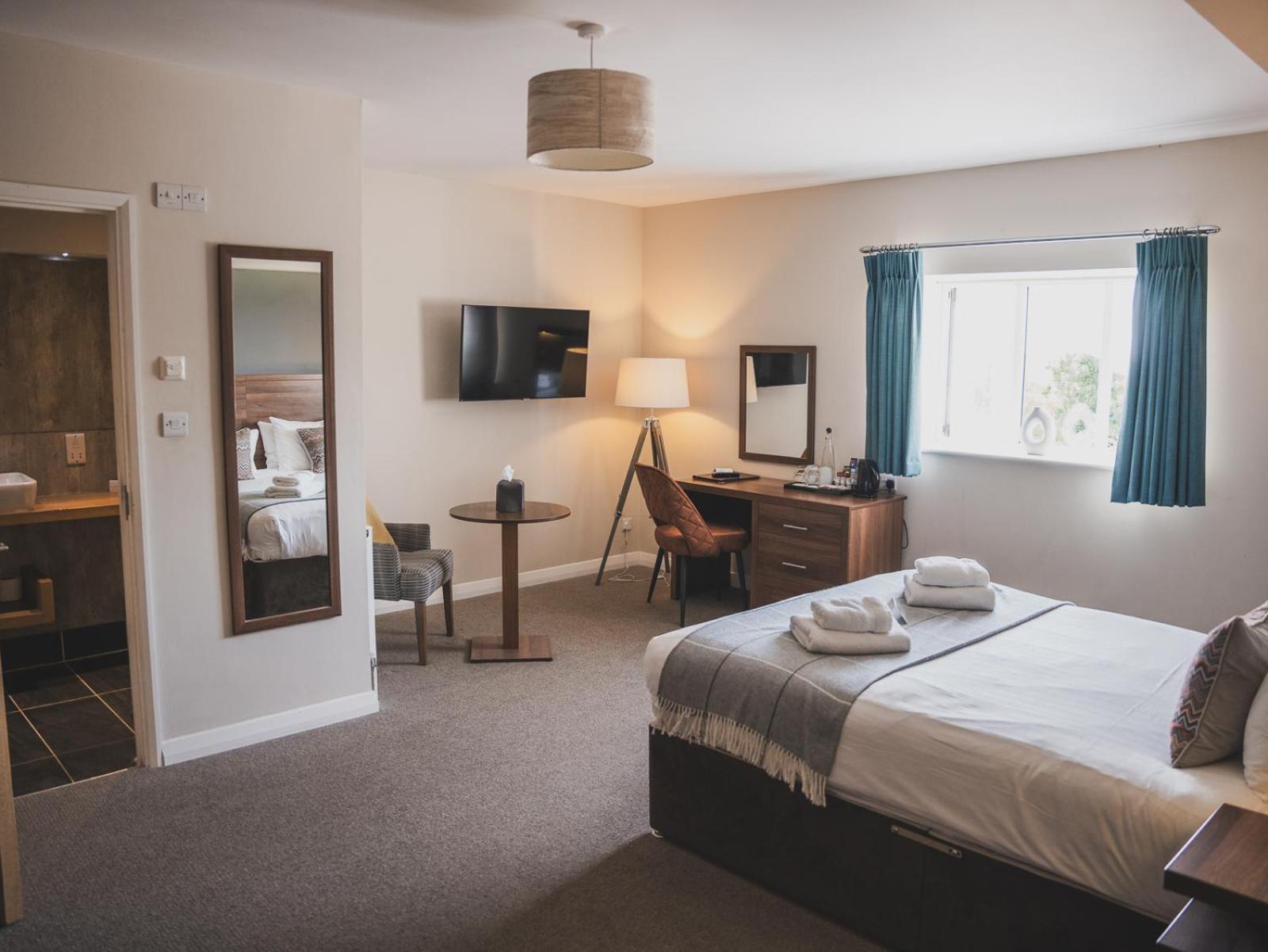 Hotel Crossways Wells Exterior foto A bedroom at the hotel