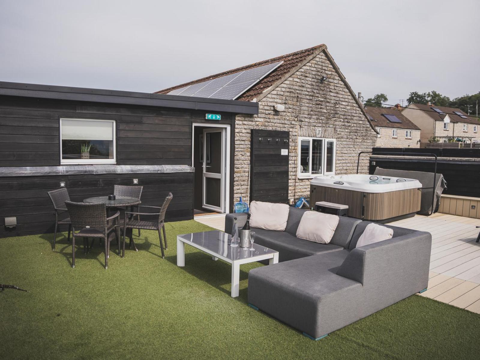 Hotel Crossways Wells Exterior foto The roof terrace at The Old Post Office