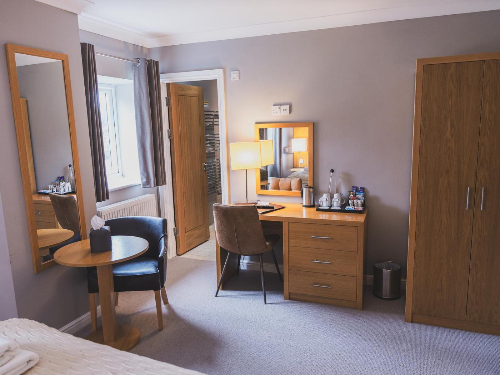 Hotel Crossways Wells Exterior foto A room at the hotel