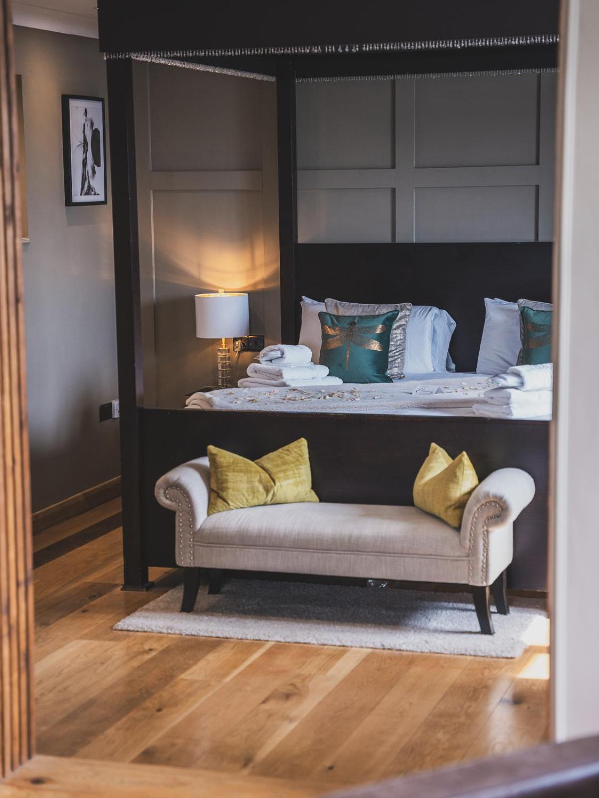 Hotel Crossways Wells Habitación foto A bedroom at the hotel